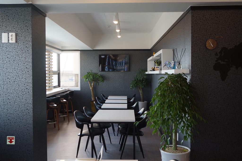 Mozzihostel Busan Station Bagian luar foto