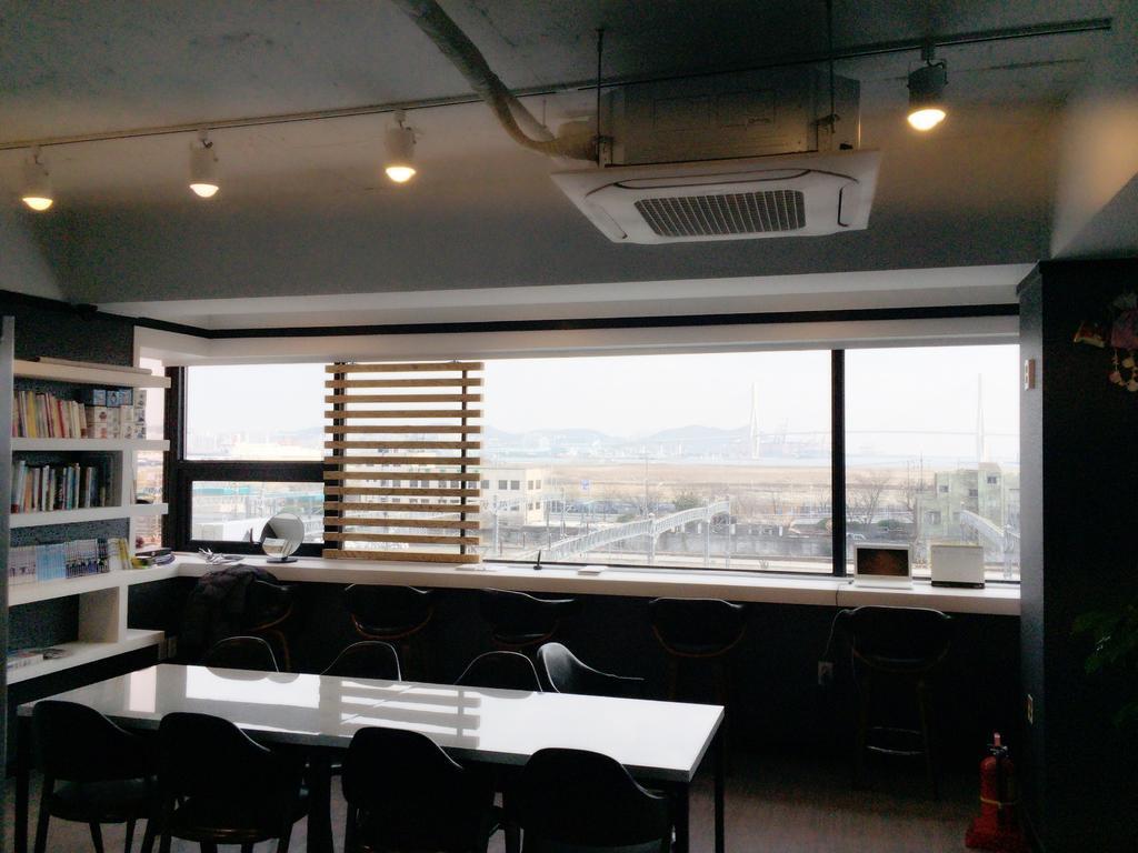 Mozzihostel Busan Station Bagian luar foto
