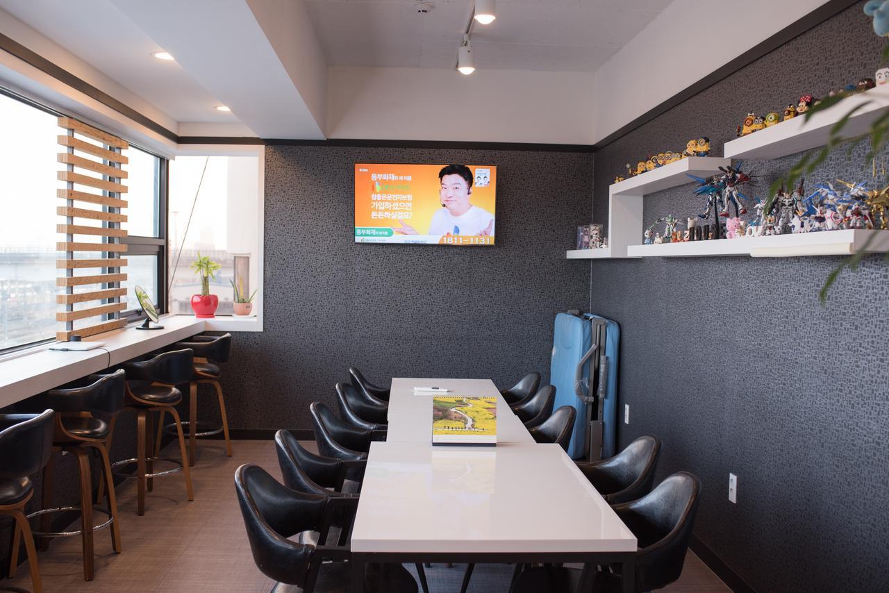 Mozzihostel Busan Station Bagian luar foto