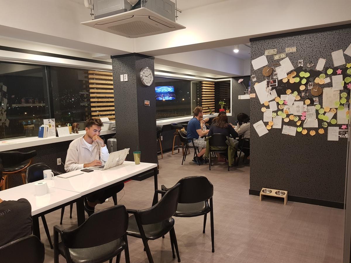 Mozzihostel Busan Station Bagian luar foto